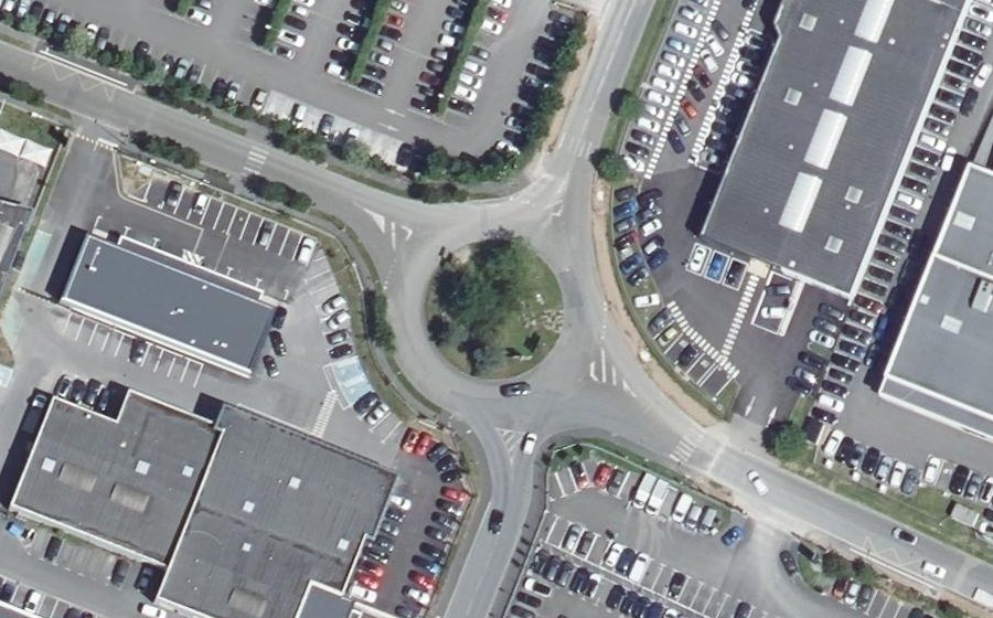 Vue aérienne du Rond-point anonyme n°662912919