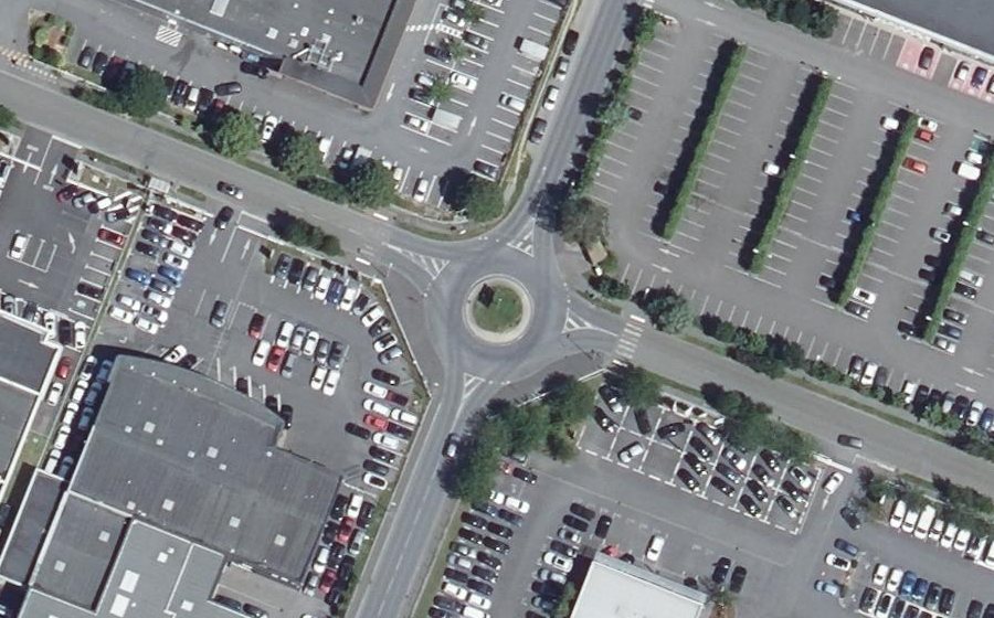 Vue aérienne du Rond-point anonyme n°662912930