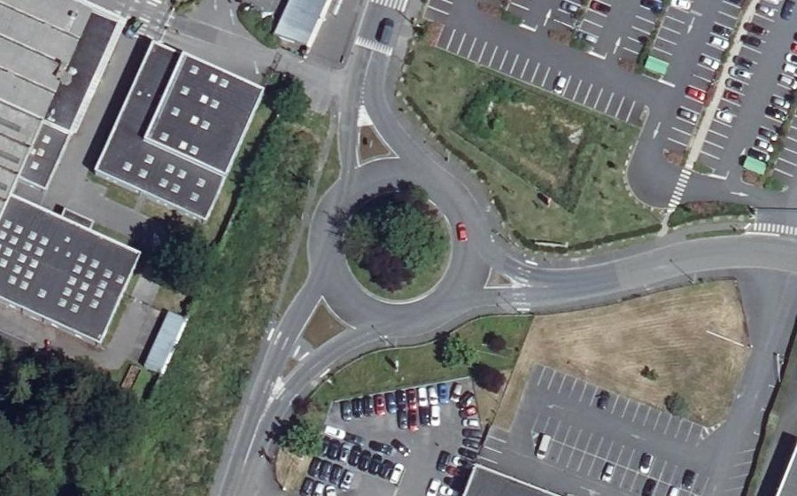Vue aérienne du Rond-point anonyme n°662912937