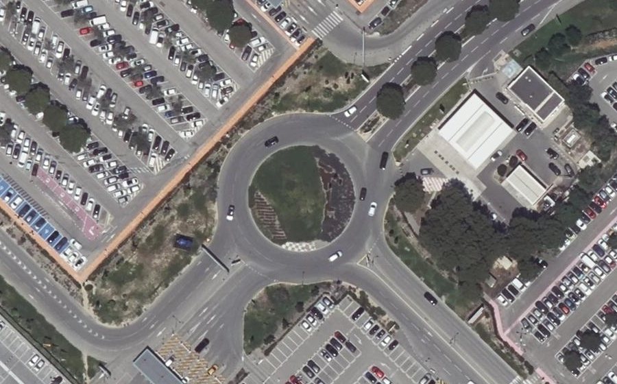 Vue aérienne du Rond-point anonyme n°662915602