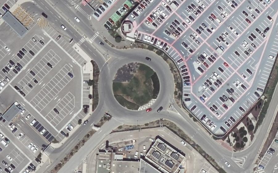 Vue aérienne du Rond-point anonyme n°662915617