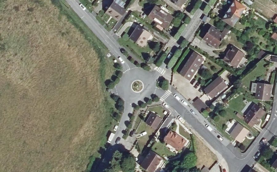 Vue aérienne du Rond-point anonyme n°662928447