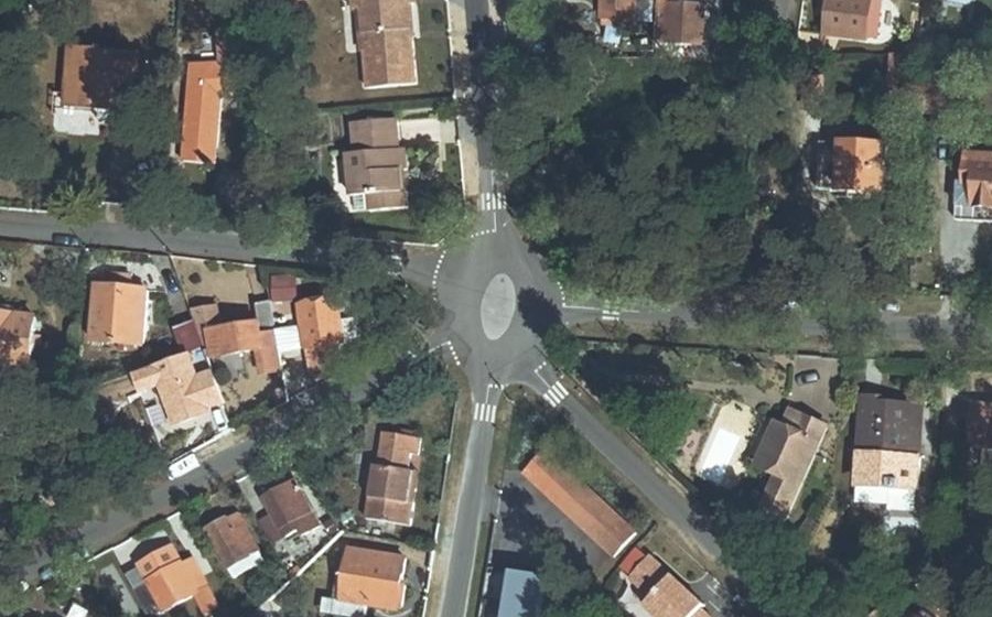 Vue aérienne du Rond-point anonyme n°662955213