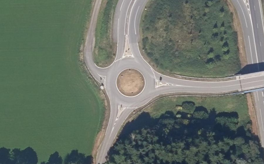 Vue aérienne du Rond-point anonyme n°663009681