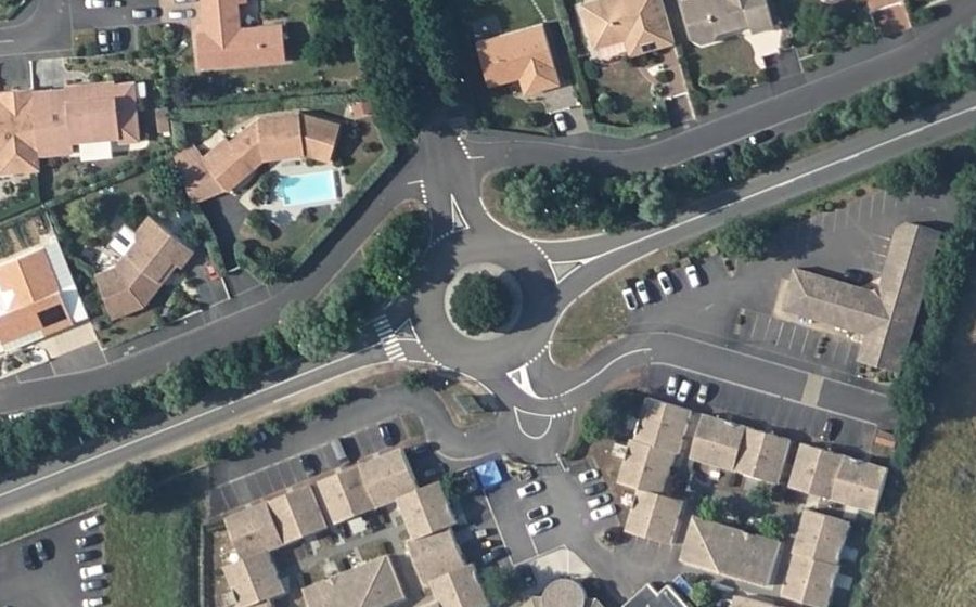 Vue aérienne du Rond-point anonyme n°66314957