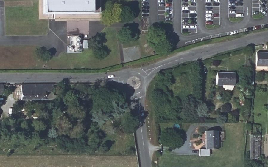 Vue aérienne du Rond-point anonyme n°663188650