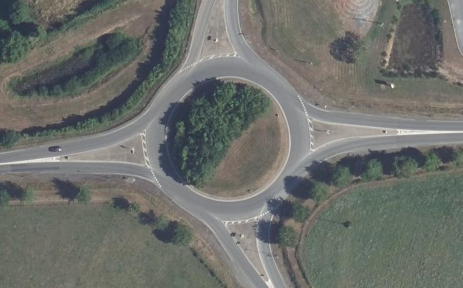 Vue aérienne du Rond-point anonyme n°66319724