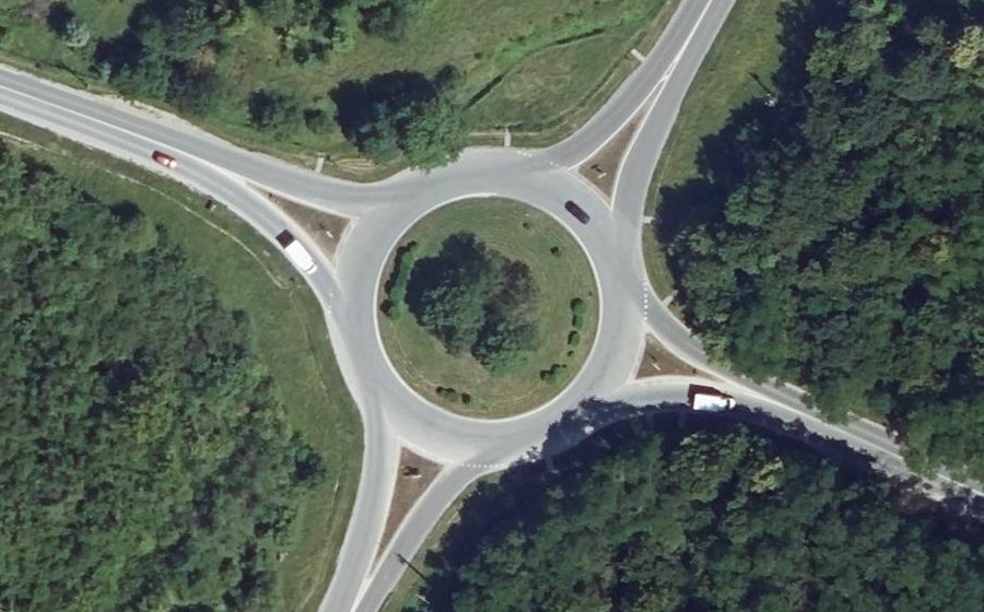 Vue aérienne du Rond-point anonyme n°663271626