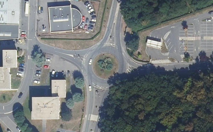 Vue aérienne du Rond-point anonyme n°663271637