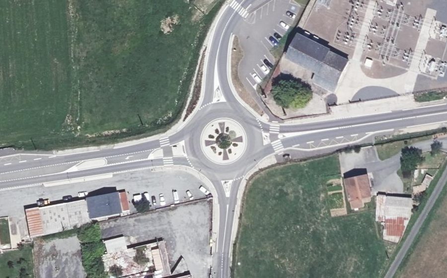 Vue aérienne du Rond-point anonyme n°663317319