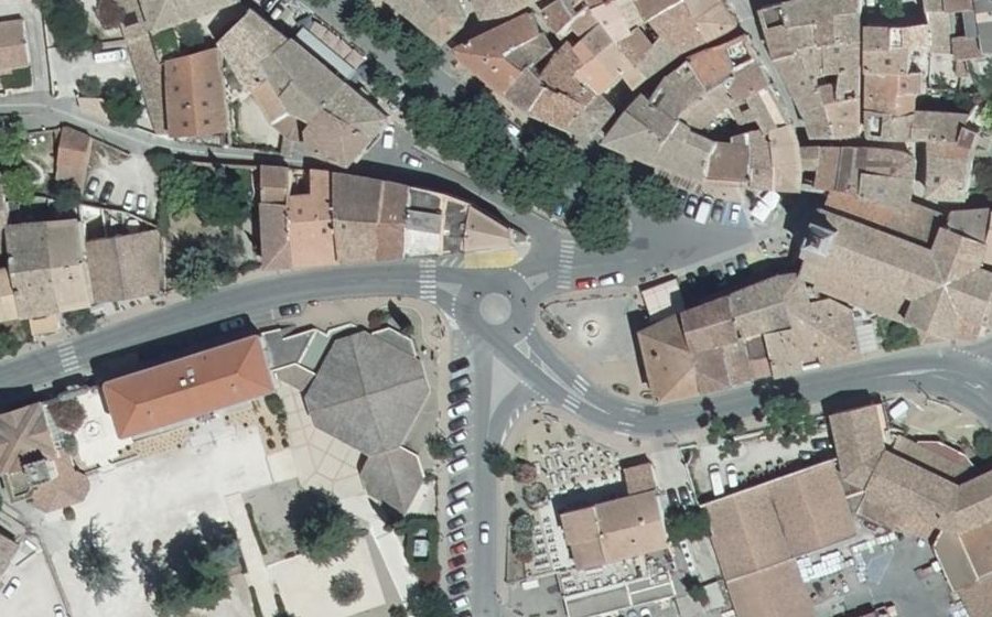 Vue aérienne du Rond-point anonyme n°663461461