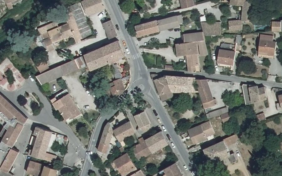 Vue aérienne du Rond-point anonyme n°663471815