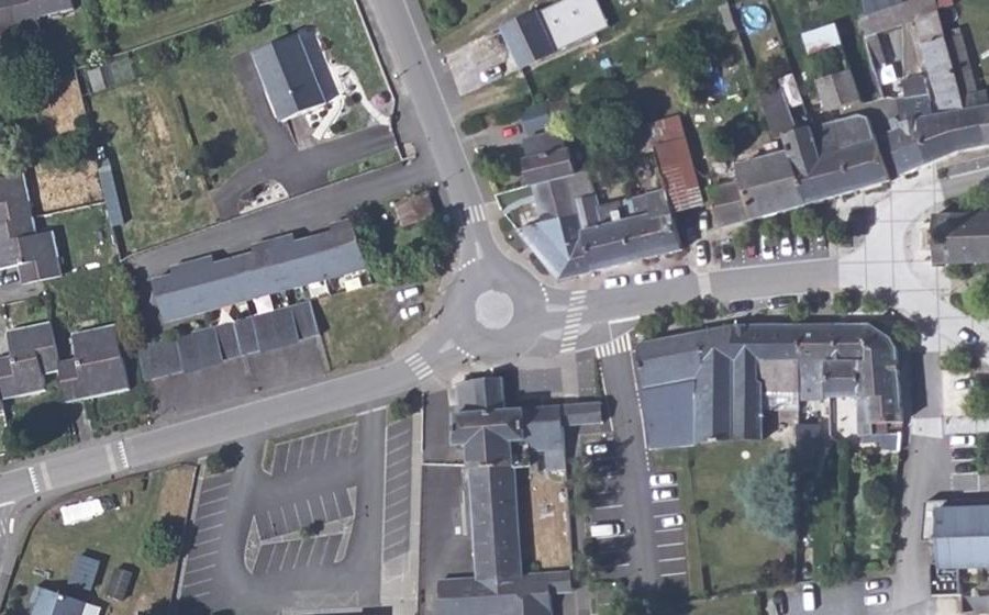 Vue aérienne du Rond-point anonyme n°663508086