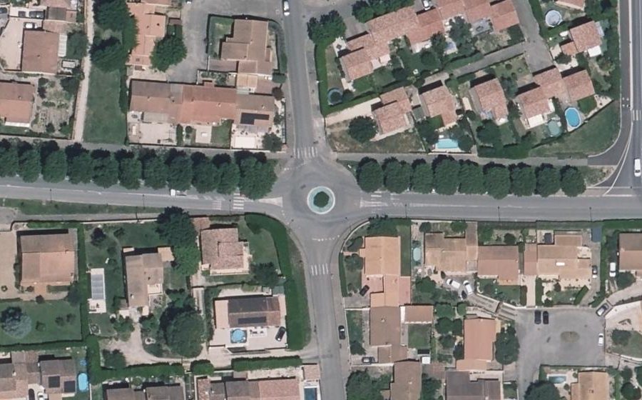 Vue aérienne du Rond-point anonyme n°663542989