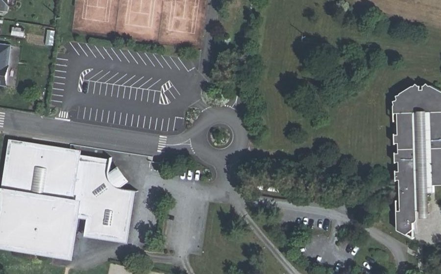 Vue aérienne du Rond-point anonyme n°663751871