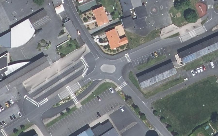 Vue aérienne du Rond-point anonyme n°663757256