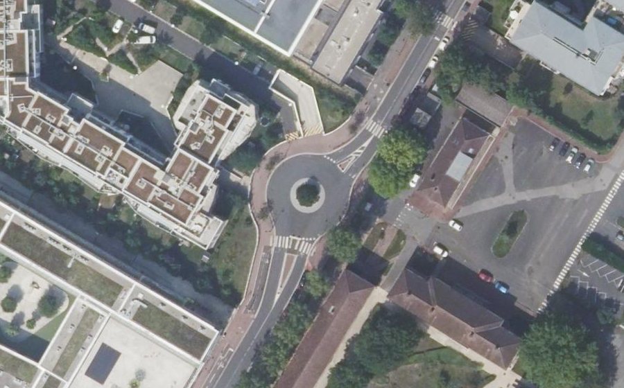 Vue aérienne du Rond-point anonyme n°663898200