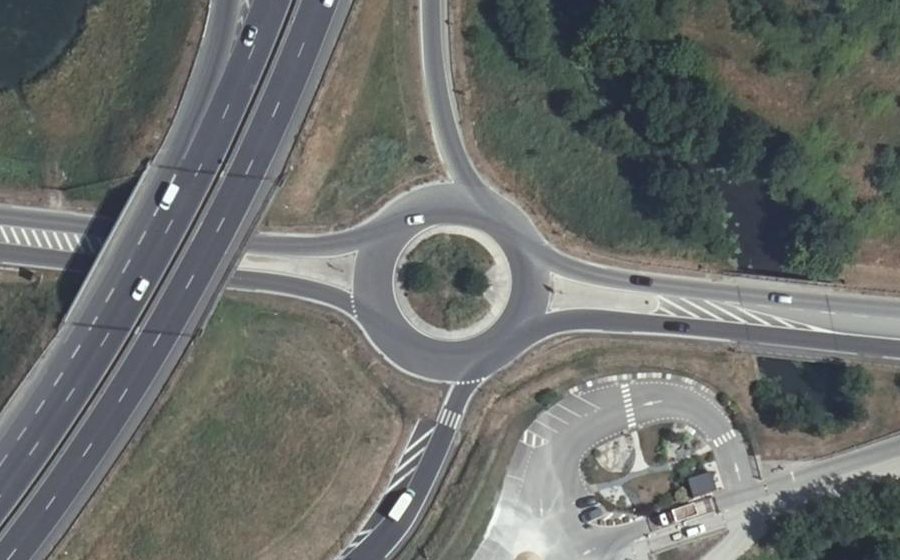 Vue aérienne du Rond-point anonyme n°664007711