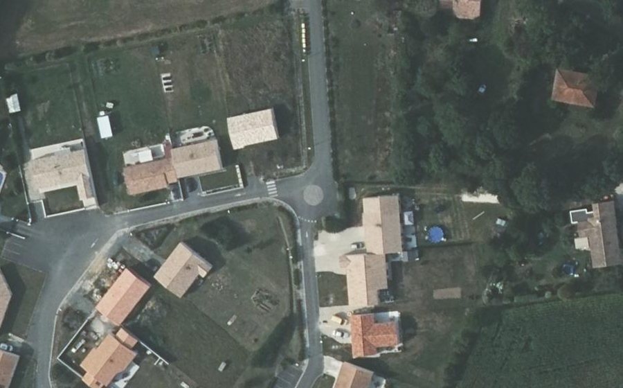 Vue aérienne du Rond-point anonyme n°664144832