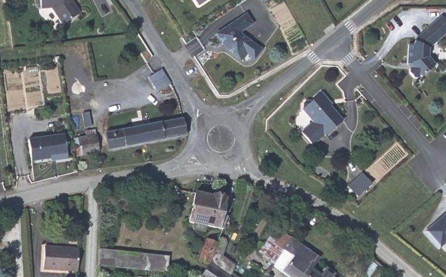 Vue aérienne du Rond-point anonyme n°664403933