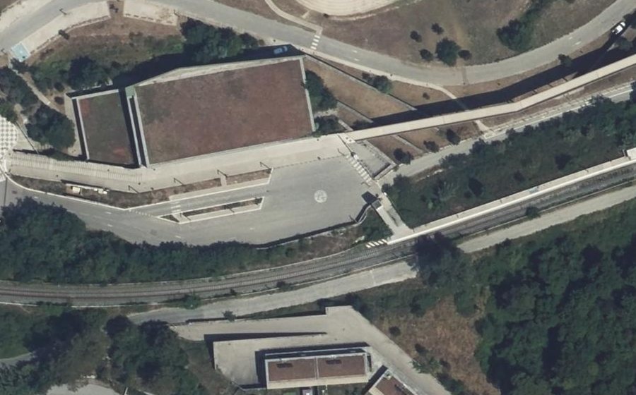 Vue aérienne du Rond-point anonyme n°664787959