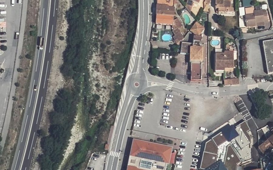 Vue aérienne du Rond-point anonyme n°664861802