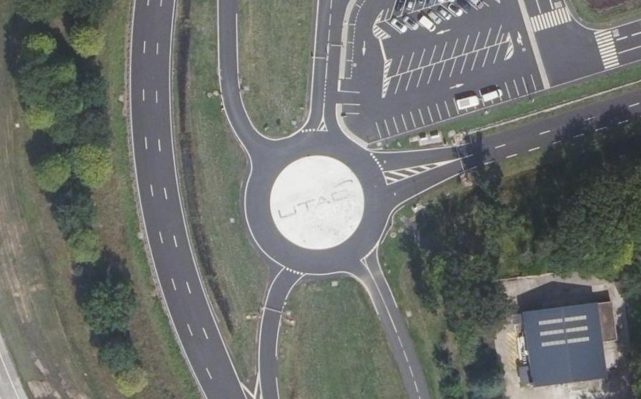 Vue aérienne du Rond-point anonyme n°665135366