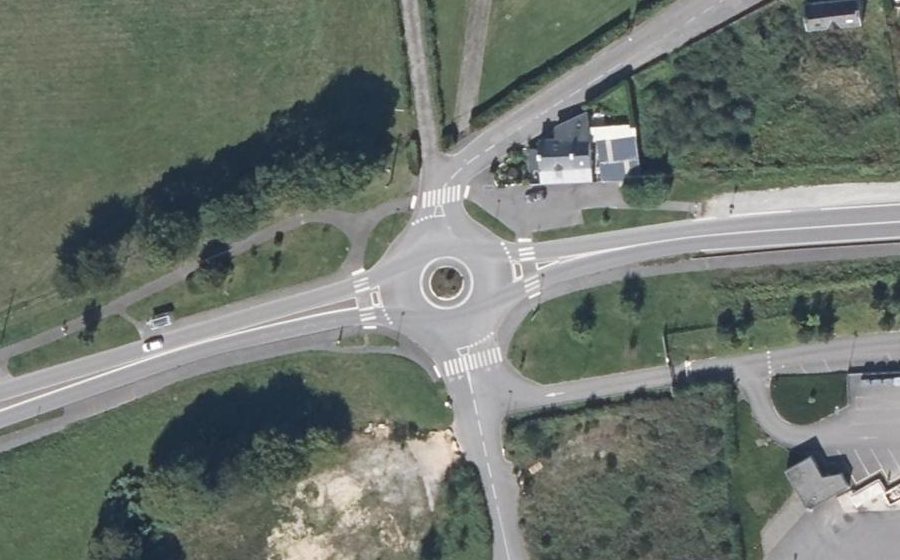 Vue aérienne du Rond-point anonyme n°665191930