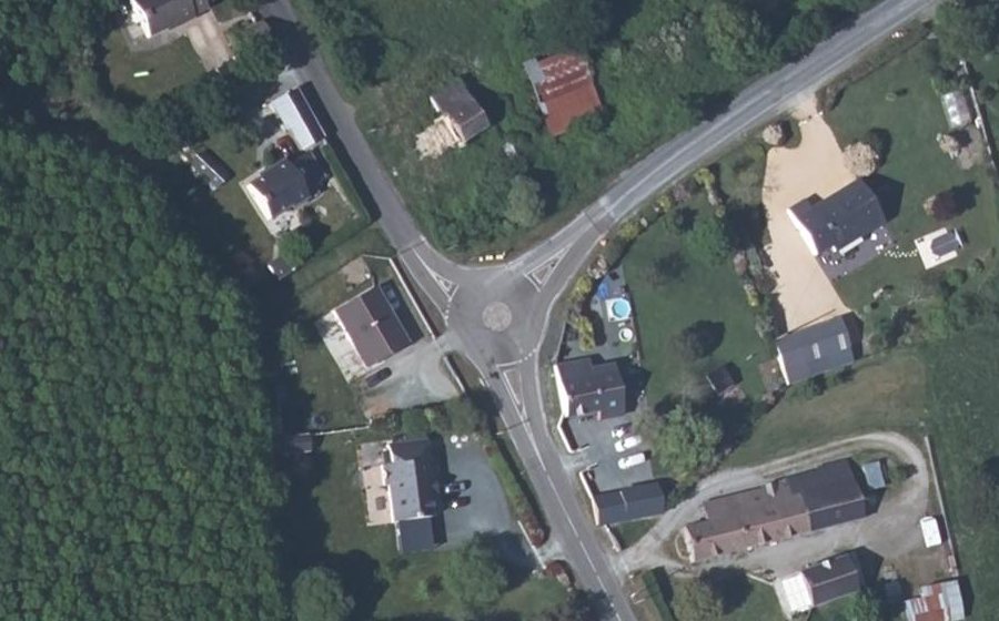 Vue aérienne du Rond-point anonyme n°665629530