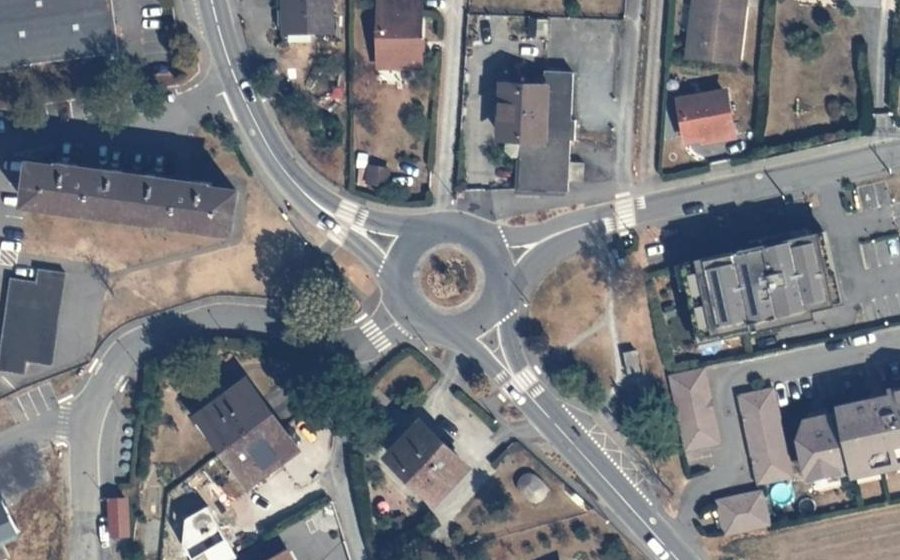 Vue aérienne du Rond-point anonyme n°665669979