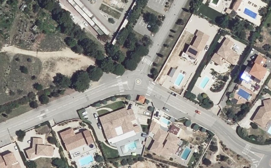 Vue aérienne du Rond-point anonyme n°665699927
