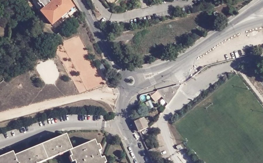 Vue aérienne du Rond-point anonyme n°66588241