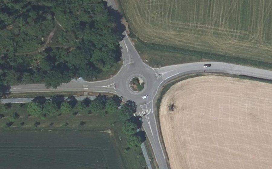 Vue aérienne du Rond-point anonyme n°666087862