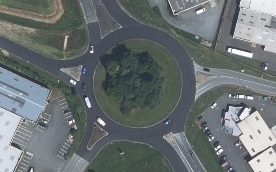 Vue aérienne du Rond-point anonyme n°66608951