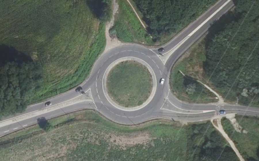 Vue aérienne du Rond-point anonyme n°666189110