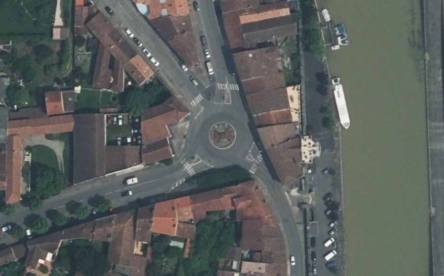 Vue aérienne du Rond-point anonyme n°66634791