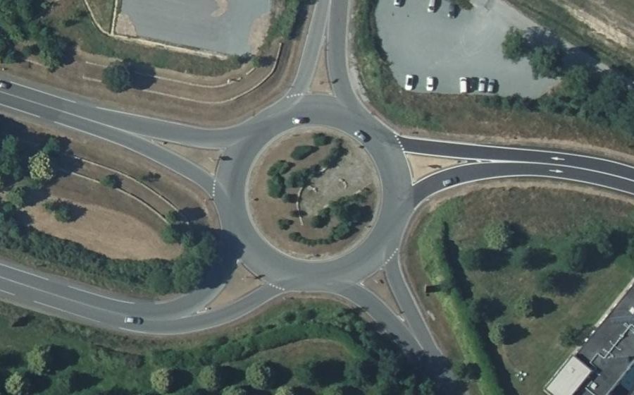 Vue aérienne du Rond-point anonyme n°66652394