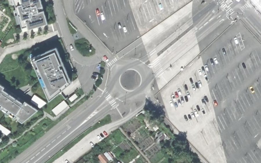 Vue aérienne du Rond-point anonyme n°666528987