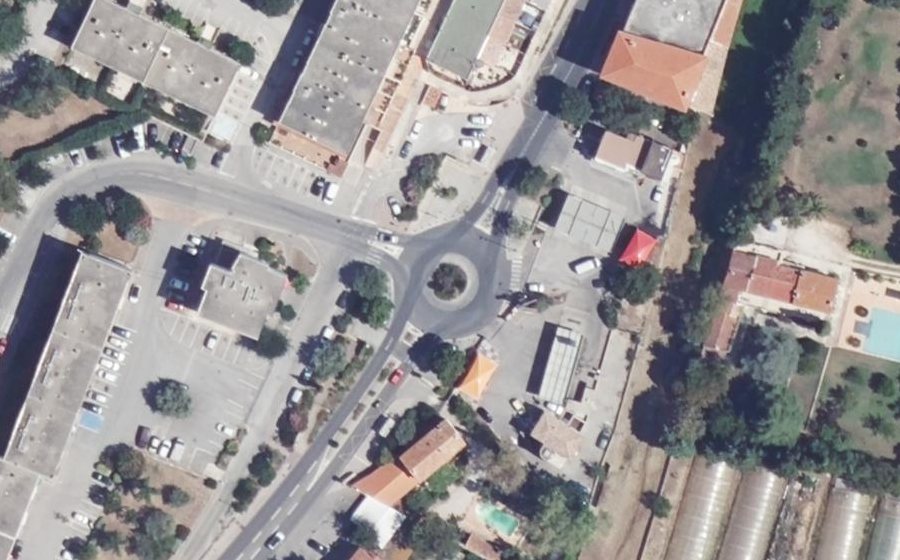 Vue aérienne du Rond-point anonyme n°666540176