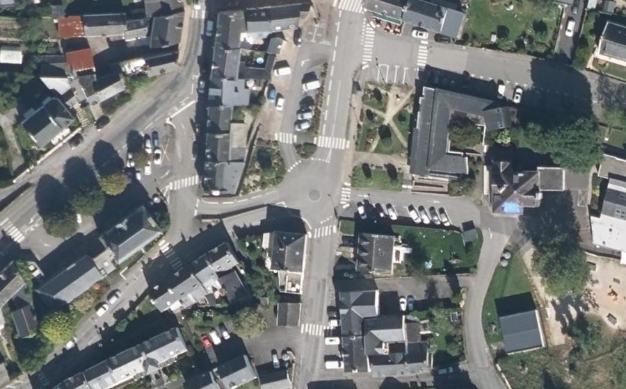 Vue aérienne du Rond-point anonyme n°666767756