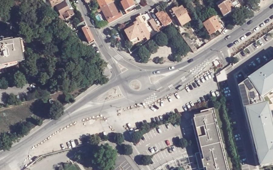 Vue aérienne du Rond-point anonyme n°66677093