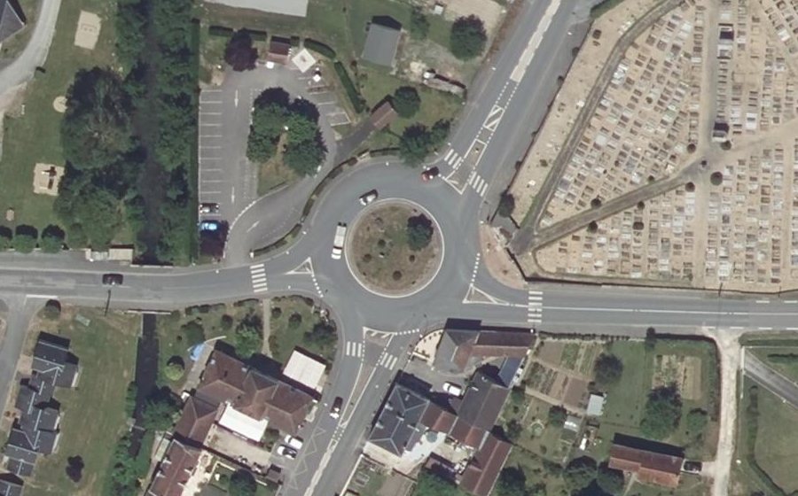 Vue aérienne du Rond-point anonyme n°66696918
