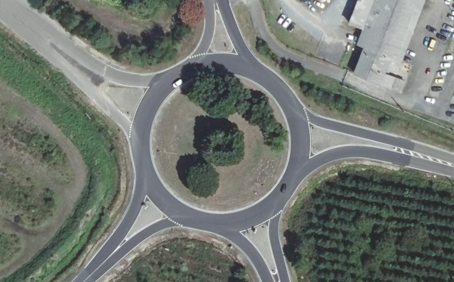 Vue aérienne du Rond-point anonyme n°667401771