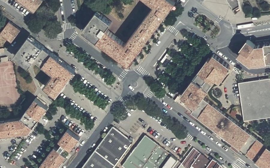 Vue aérienne du Rond-point anonyme n°667512824