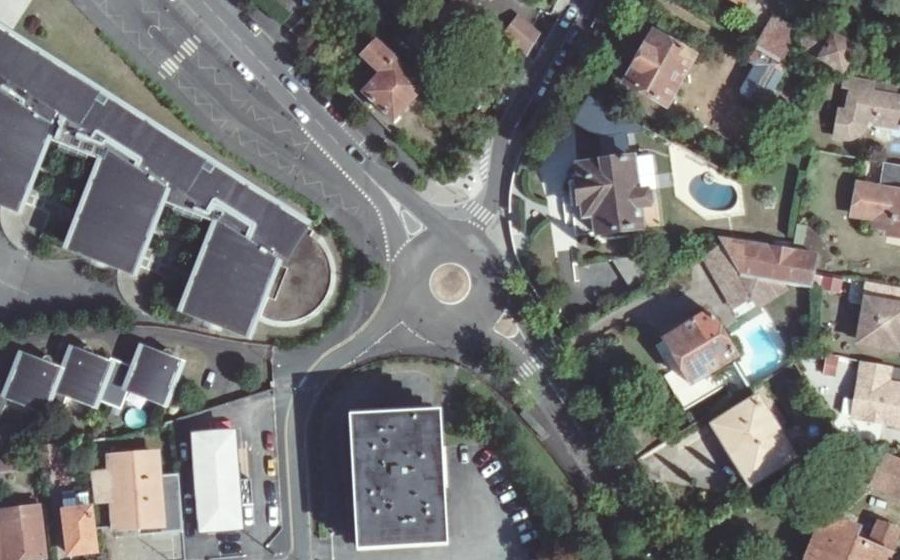 Vue aérienne du Rond-point anonyme n°66763340