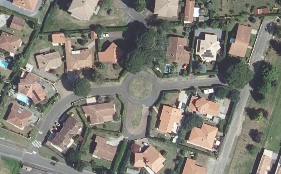 Vue aérienne du Rond-point anonyme n°66763345