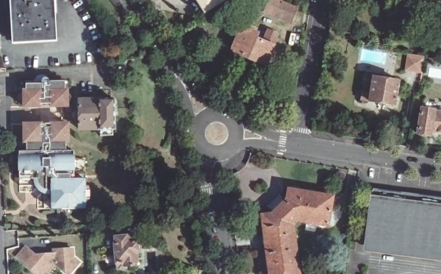 Vue aérienne du Rond-point anonyme n°66763430