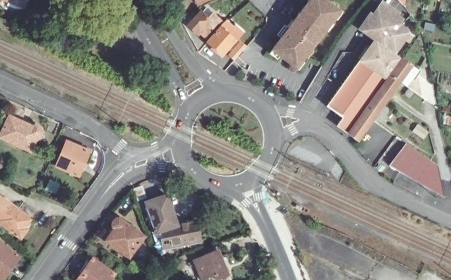 Vue aérienne du Rond-point anonyme n°66763525