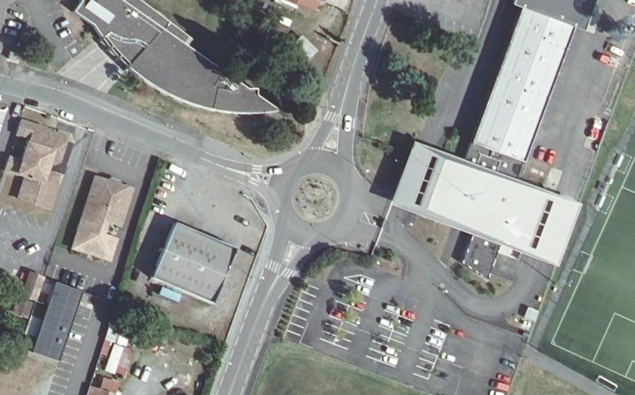 Vue aérienne du Rond-point anonyme n°66763564