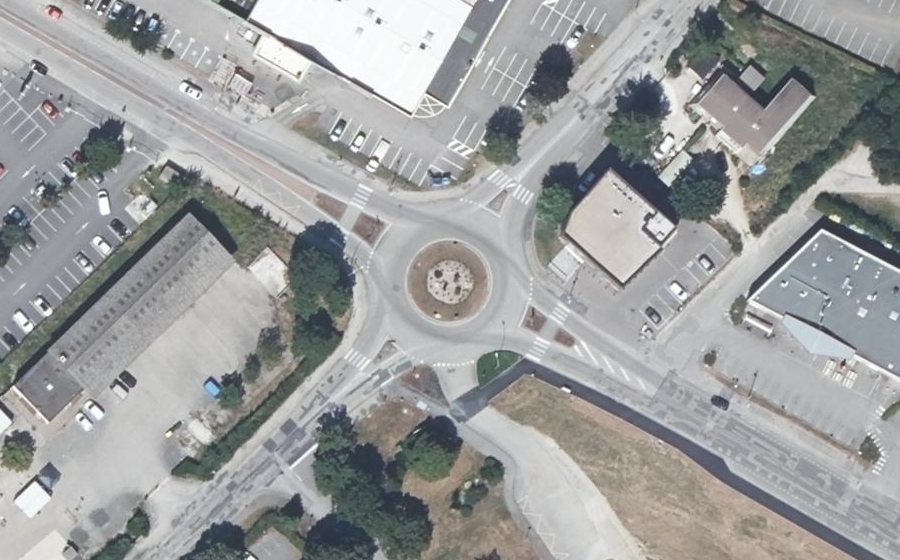 Vue aérienne du Rond-point anonyme n°66764948